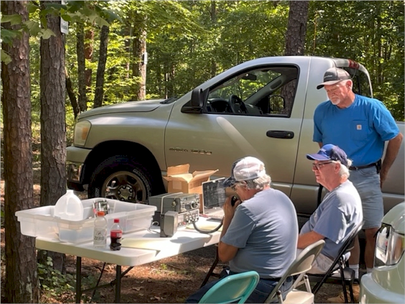 Barry (W4NIC), Phillip (KQ4ETC), and Rodger (N4RDJ) keep the activation going.