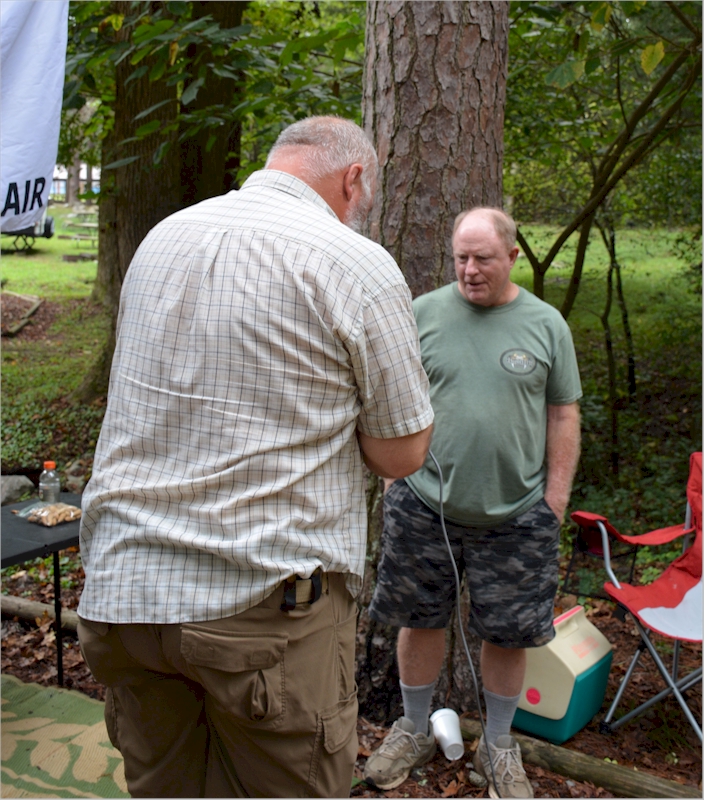 Nick (KQ4GIO) and David (W4TRX) install the antenna for the activation.